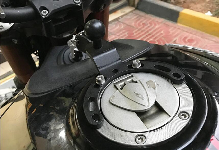 motorcycle gas tank phone holder